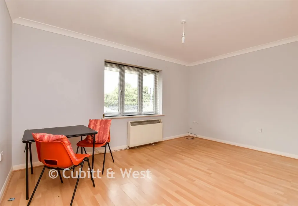 Lounge - Park Road, Worthing, West Sussex - Wards of Kent