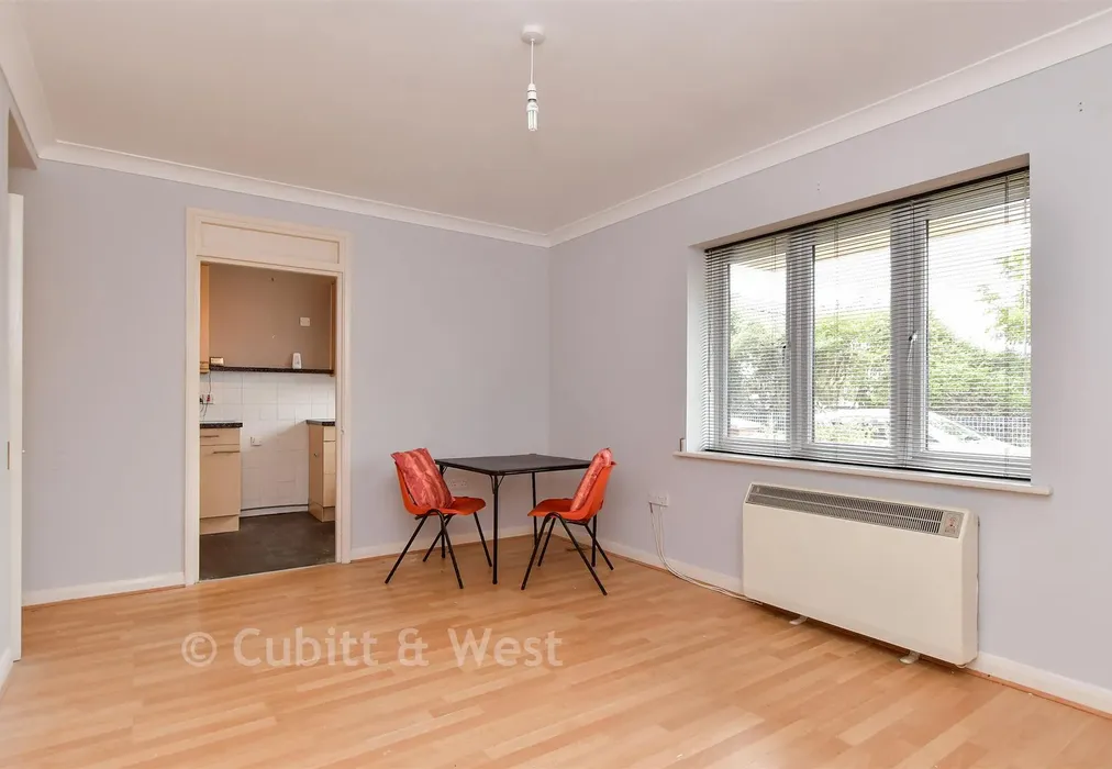 Lounge - Park Road, Worthing, West Sussex - Wards of Kent