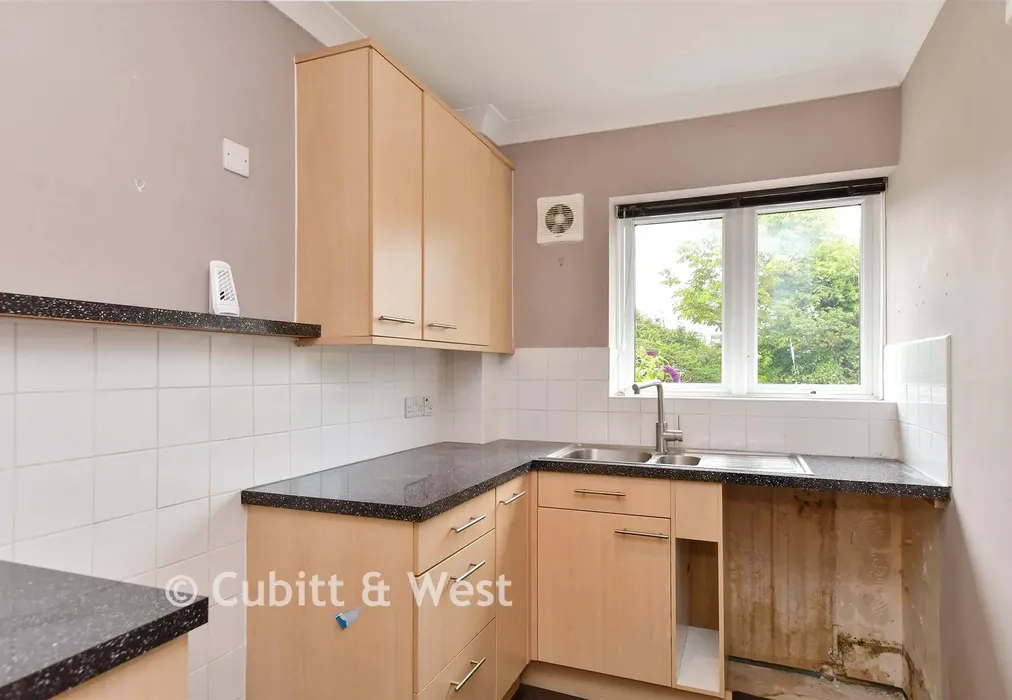 Kitchen - Park Road, Worthing, West Sussex - Wards of Kent
