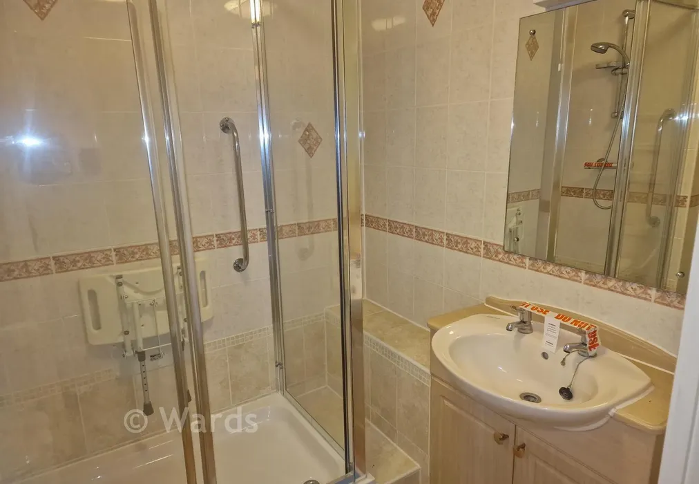 Shower Room - Queen Street, Ramsgate, Kent - Wards of Kent