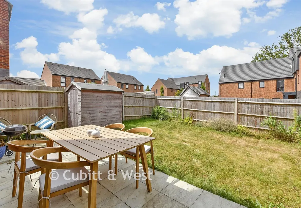 Rear Garden - William Belt Road, Crawley, Pease Pottage, West Sussex - Wards of Kent