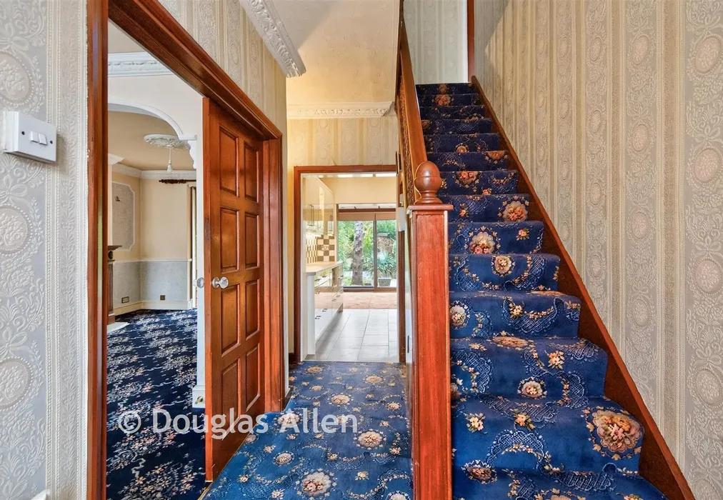 Hallway - Kings Avenue, Romford, Essex - Wards of Kent