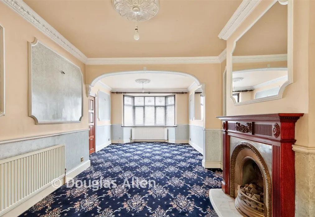 Lounge/Dining Area - Kings Avenue, Romford, Essex - Wards of Kent
