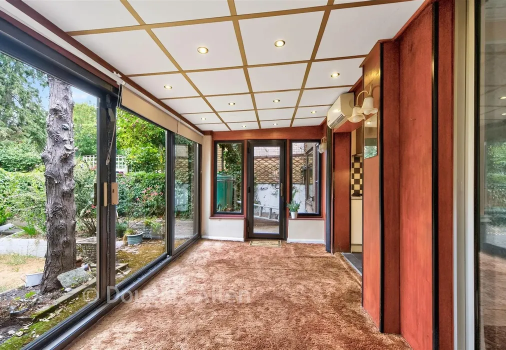 Conservatory Area - Kings Avenue, Romford, Essex - Wards of Kent