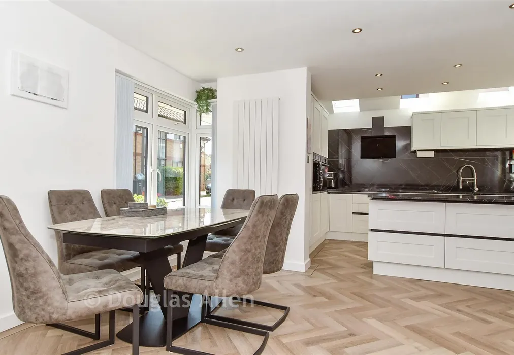 Lounge/Diner - Osterley Drive, Langdon Hills, Essex - Wards of Kent