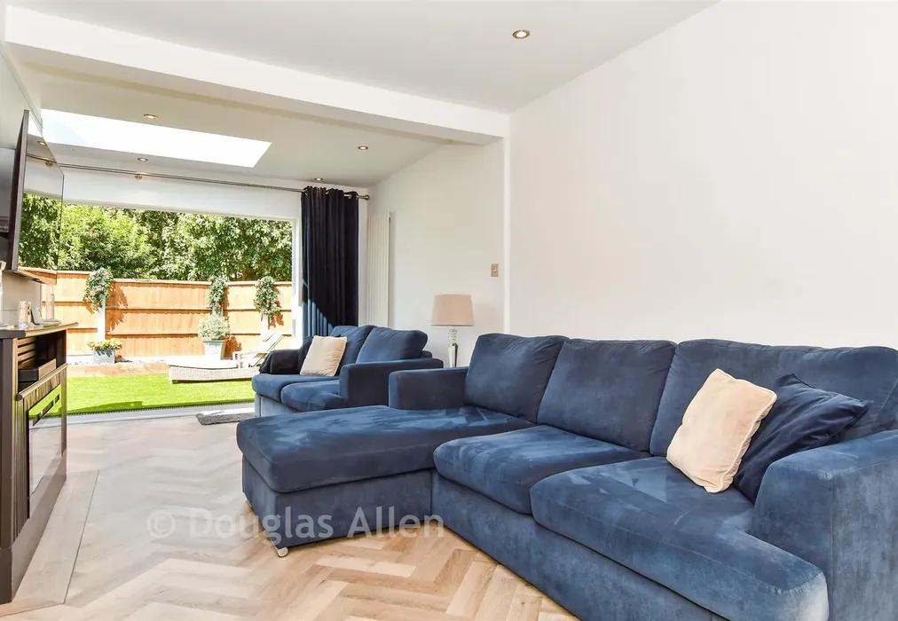 Lounge/Diner - Osterley Drive, Langdon Hills, Essex - Wards of Kent