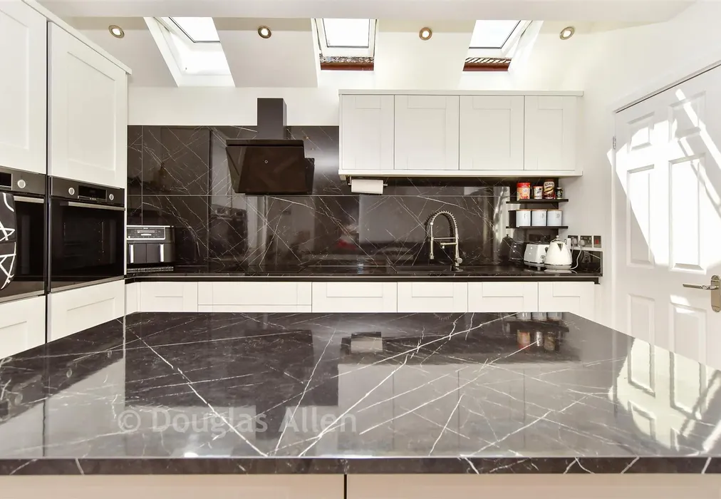 Kitchen - Osterley Drive, Langdon Hills, Essex - Wards of Kent