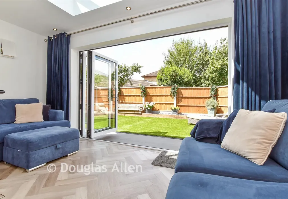 Lounge/Diner - Osterley Drive, Langdon Hills, Essex - Wards of Kent