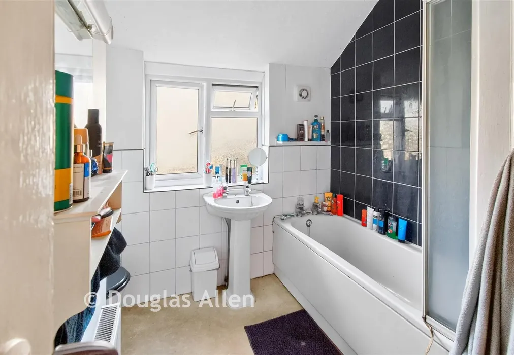 Bathroom - High Street South, East Ham - Wards of Kent