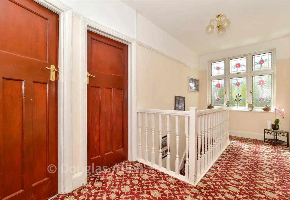 Landing - Main Road, Gidea Park, Essex - Wards of Kent