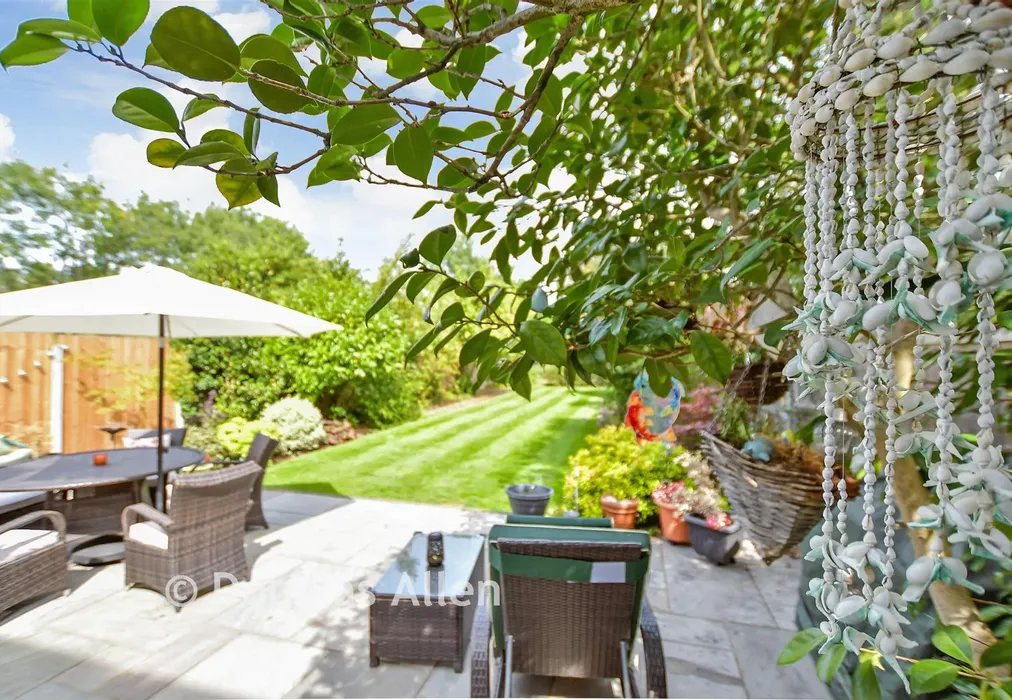External Lifestyle Photograph - Main Road, Gidea Park, Essex - Wards of Kent