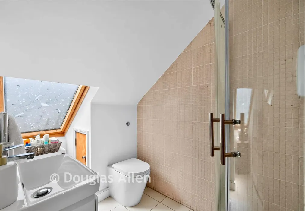 En Suite - Morland Road, Walthamstow - Wards of Kent