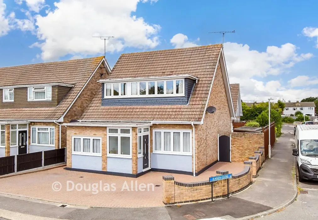 External (Web) - Oakhurst Drive, Wickford, Essex - Wards of Kent