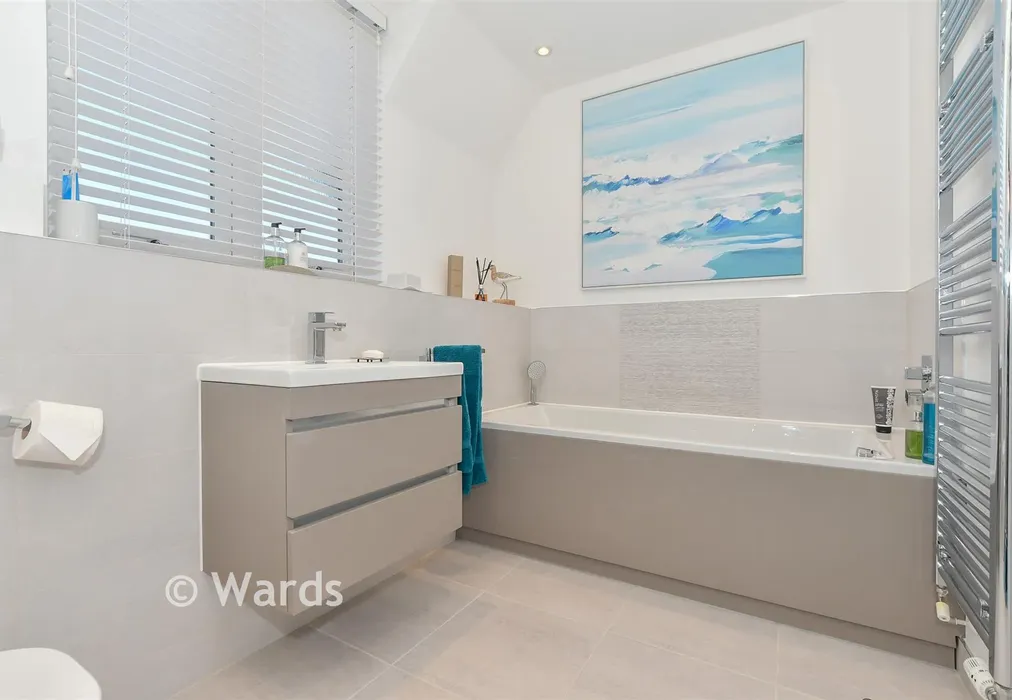 Bathroom - Crispin Close, New Romney, Kent - Wards of Kent