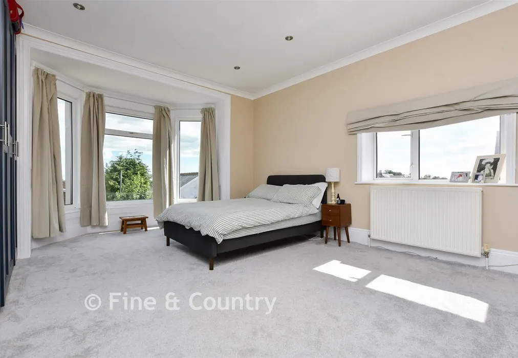 Principal Bedroom - St. Richard's Road, Deal, Kent - Wards of Kent