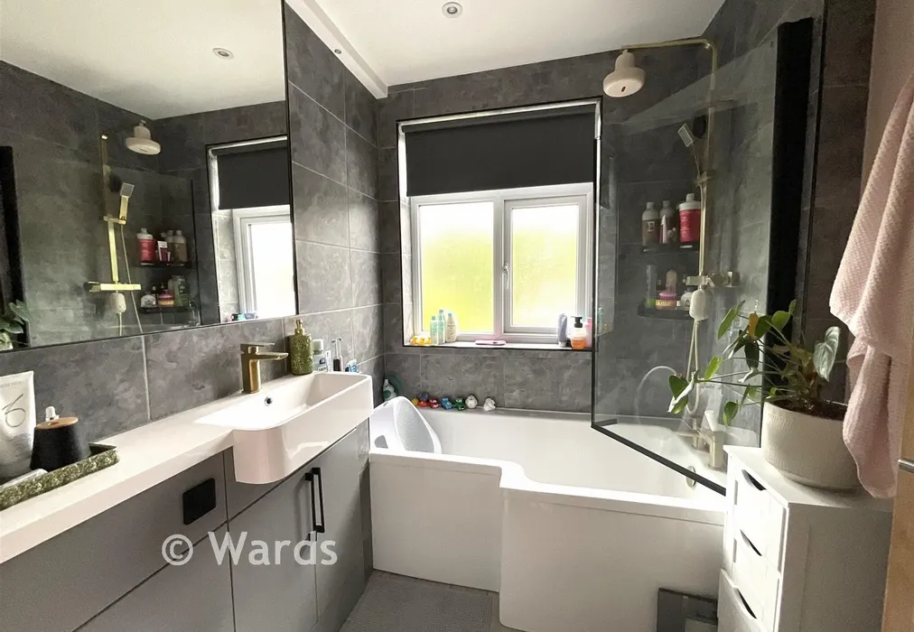 Bathroom - Princes Avenue, Chatham, Kent - Wards of Kent