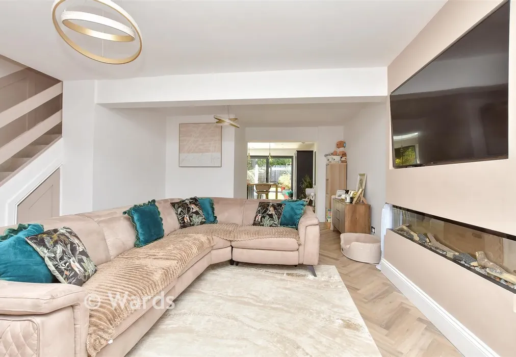 Lounge/    Dining Area - Princes Avenue, Chatham, Kent - Wards of Kent