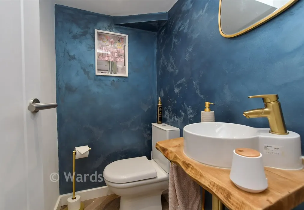 Cloakroom - Princes Avenue, Chatham, Kent - Wards of Kent