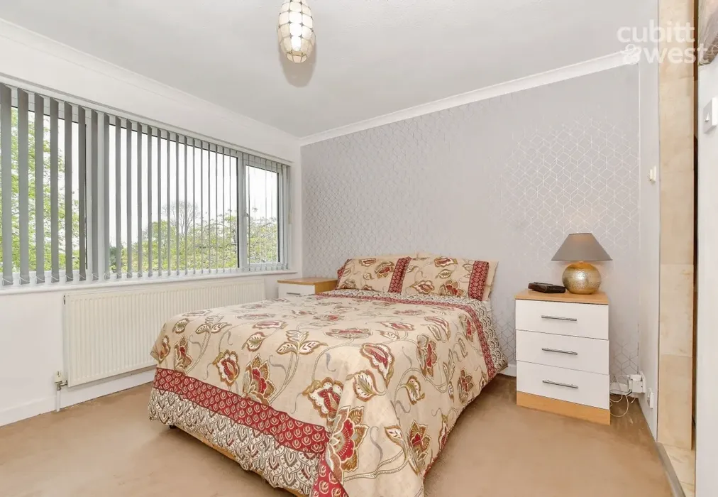20154842-901GEYRF - Rose Bushes Epsom KT17 - Wards of Kent