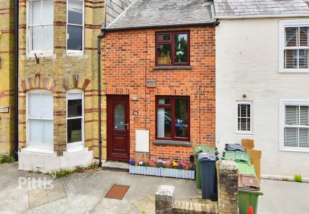  - Castle Road Newport PO30 - Wards of Kent
