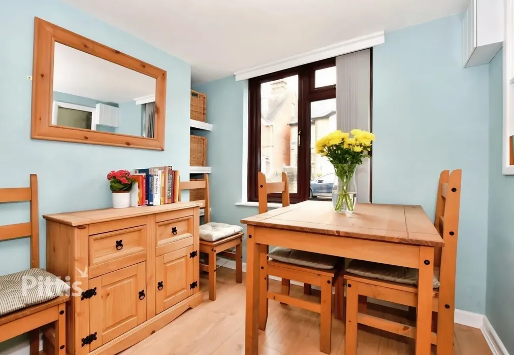  - Castle Road Newport PO30 - Wards of Kent