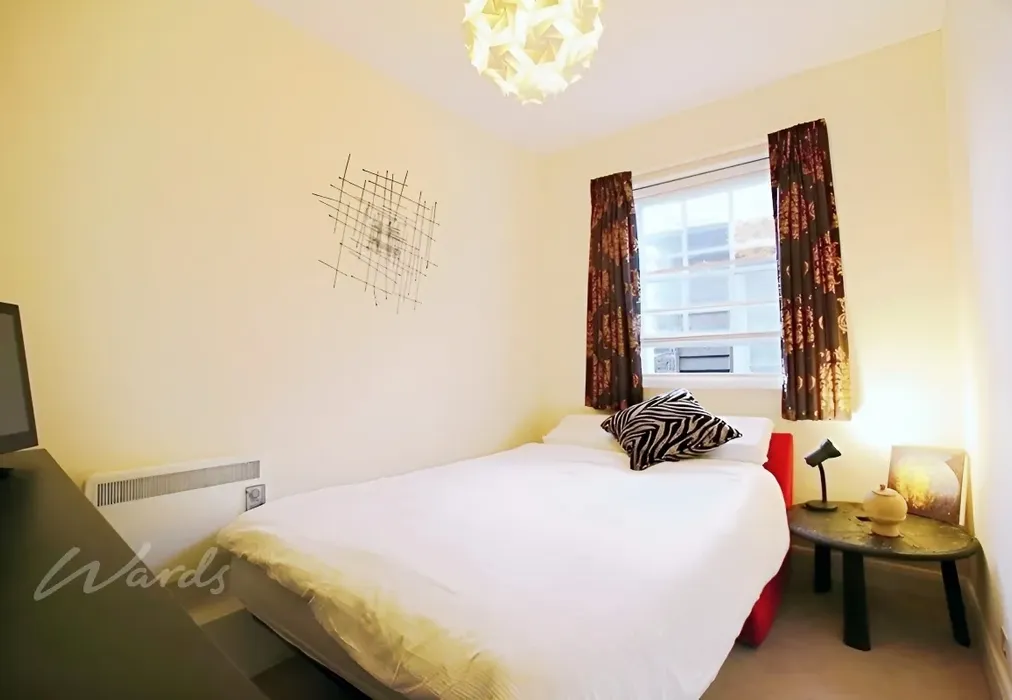 Bed 2 - 52 The Pantiles Tunbridge Wells TN2 - Wards of Kent