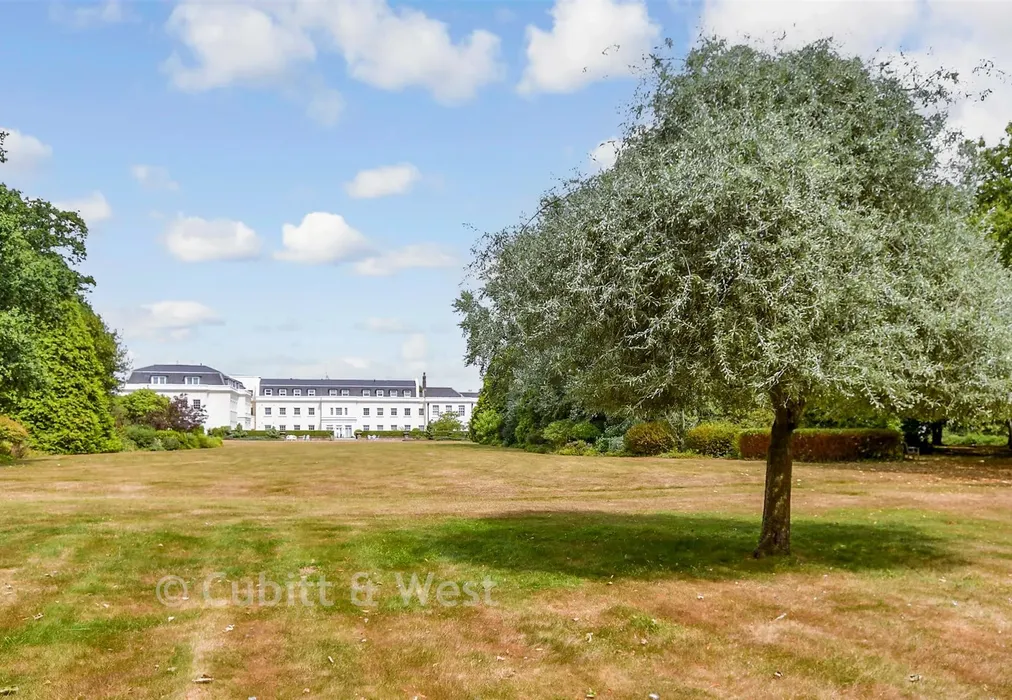 Communal Gardens - Ford Road, Tortington, Arundel, West Sussex - Wards of Kent