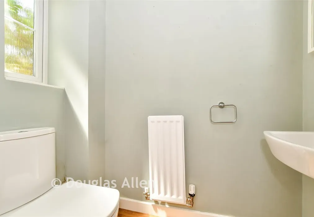 Cloakroom - Little Highwood Way, Brentwood, Essex - Wards of Kent