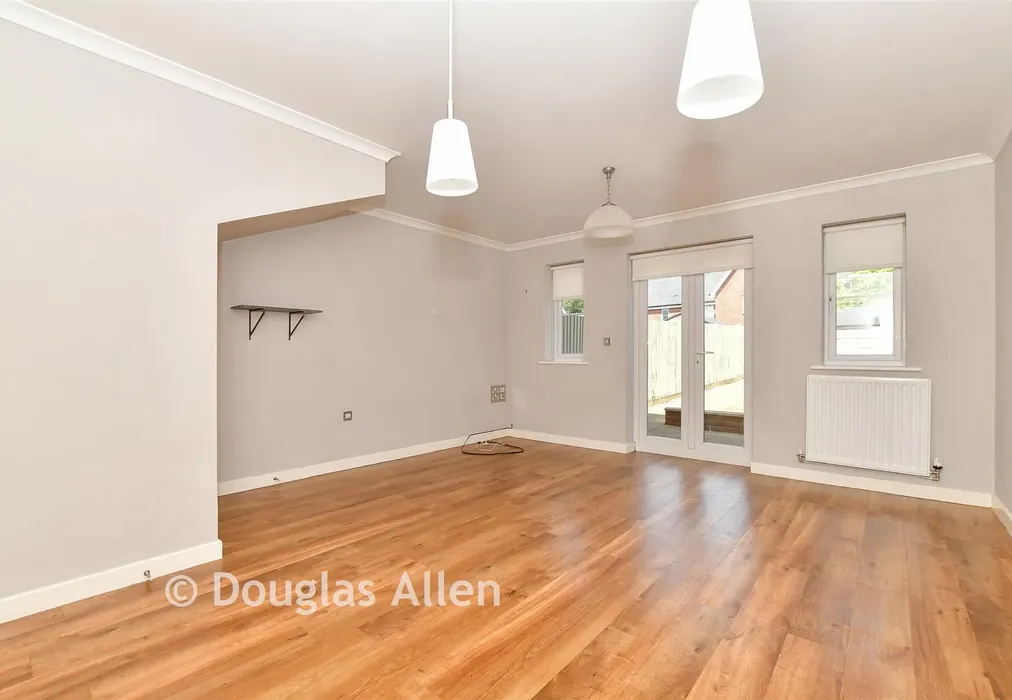 Lounge/Diner - Little Highwood Way, Brentwood, Essex - Wards of Kent