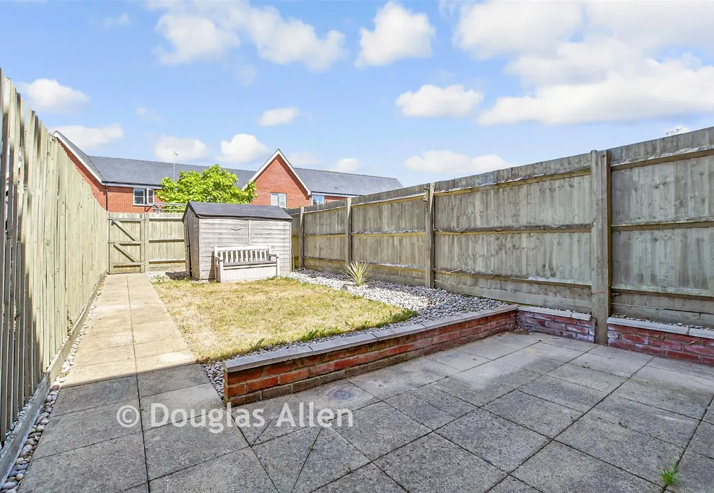 Rear Garden - Little Highwood Way, Brentwood, Essex - Wards of Kent