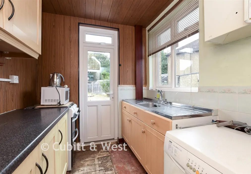 Kitchen - Fairhaven Road, Redhill, Surrey - Wards of Kent