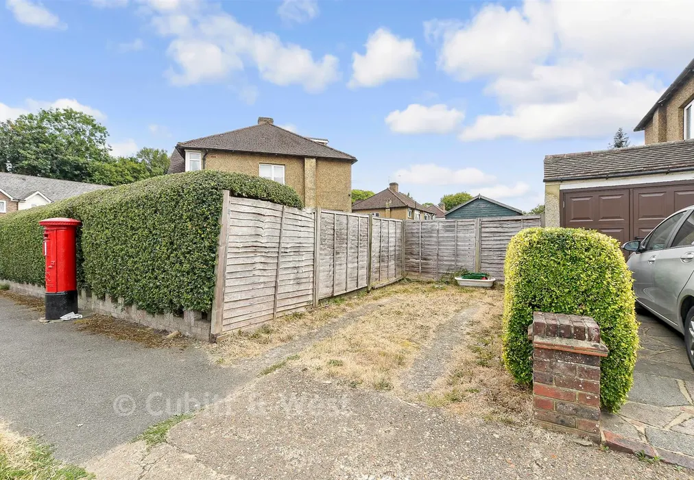 Driveway/Parking - Fairhaven Road, Redhill, Surrey - Wards of Kent