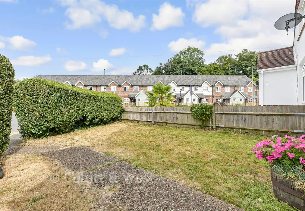 Front Garden - Fairhaven Road, Redhill, Surrey - Wards of Kent