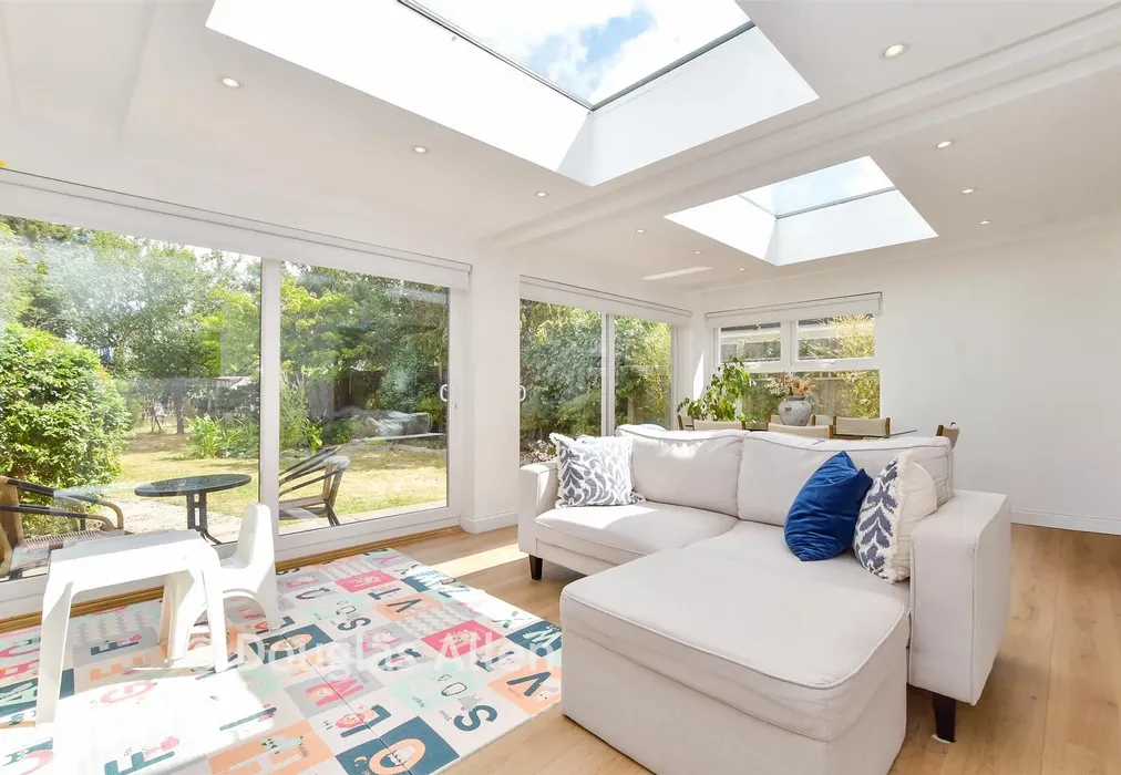 Family Room - Coleridge Road, Romford, Essex - Wards of Kent