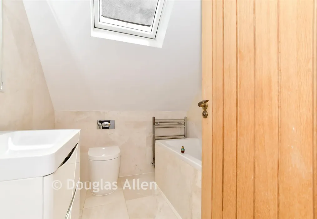 Bathroom - Coleridge Road, Romford, Essex - Wards of Kent