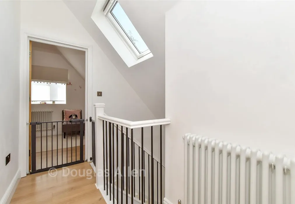 Landing - Coleridge Road, Romford, Essex - Wards of Kent