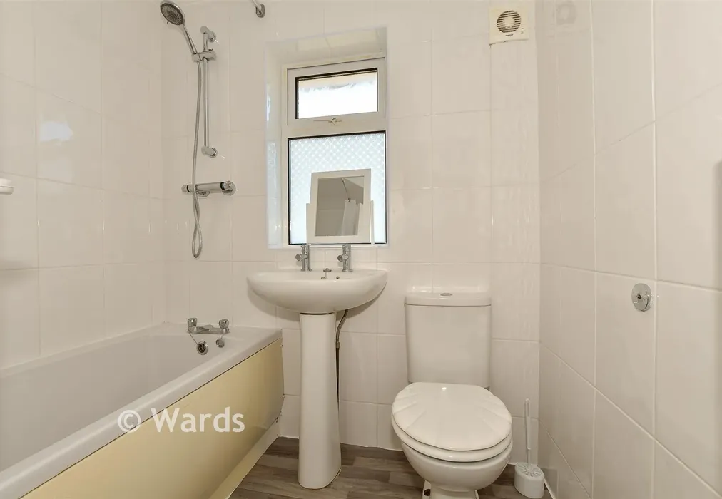 Bathroom - Knight Avenue, Canterbury, Kent - Wards of Kent