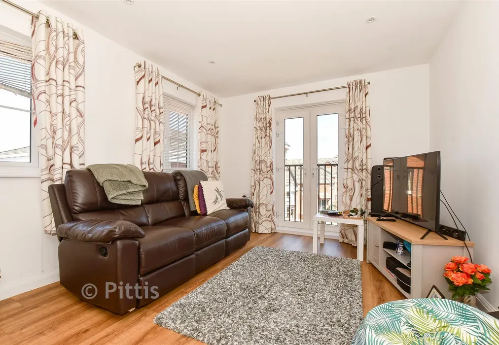 Lounge/ Dining Area - Beauchamp Drive, Newport, Isle of Wight - Wards of Kent