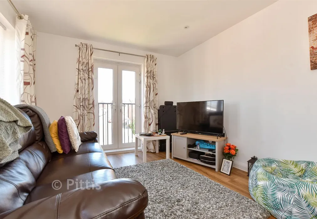 Lounge/ Dining Area - Beauchamp Drive, Newport, Isle of Wight - Wards of Kent