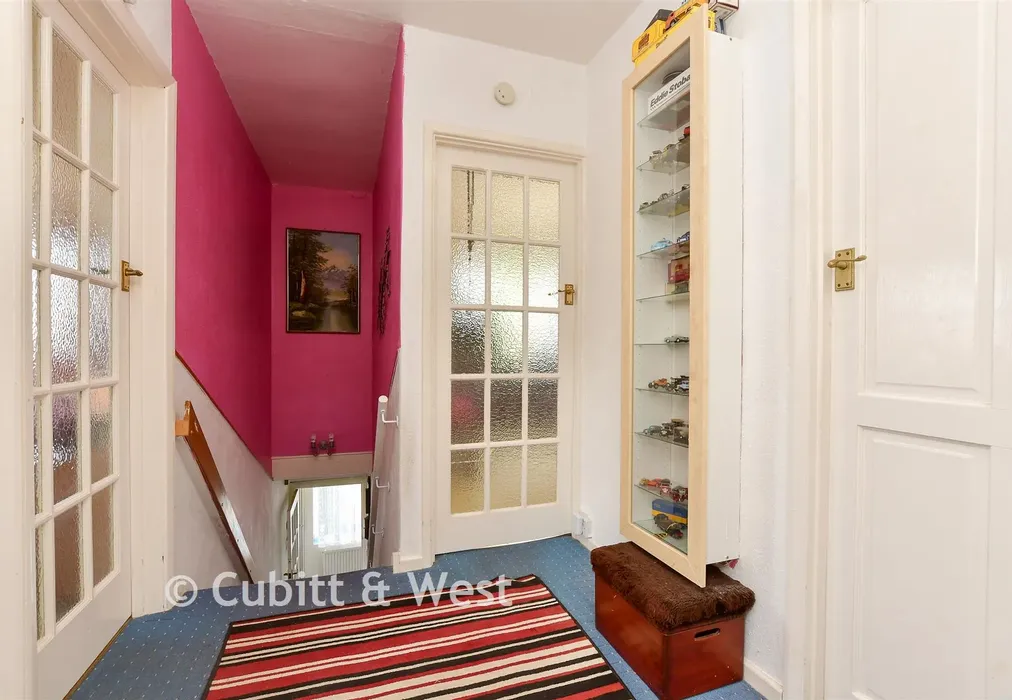 Entrance Hall - Crewes Close, Warlingham, Surrey - Wards of Kent
