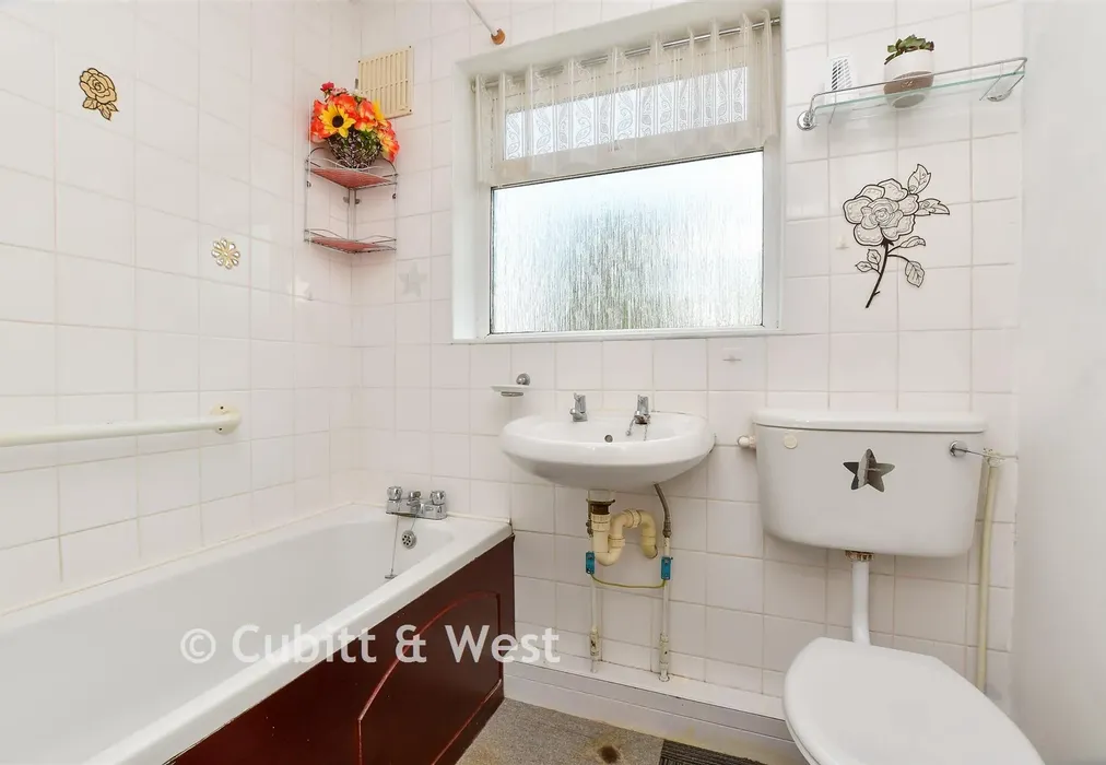 Bathroom - Crewes Close, Warlingham, Surrey - Wards of Kent