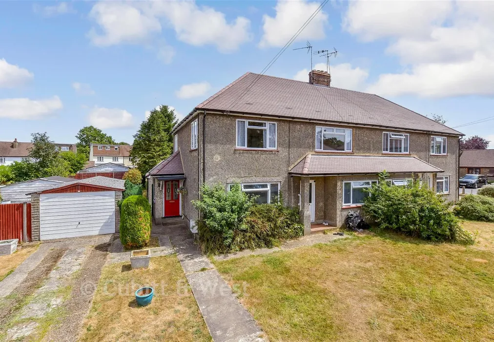 Front Garden - Crewes Close, Warlingham, Surrey - Wards of Kent