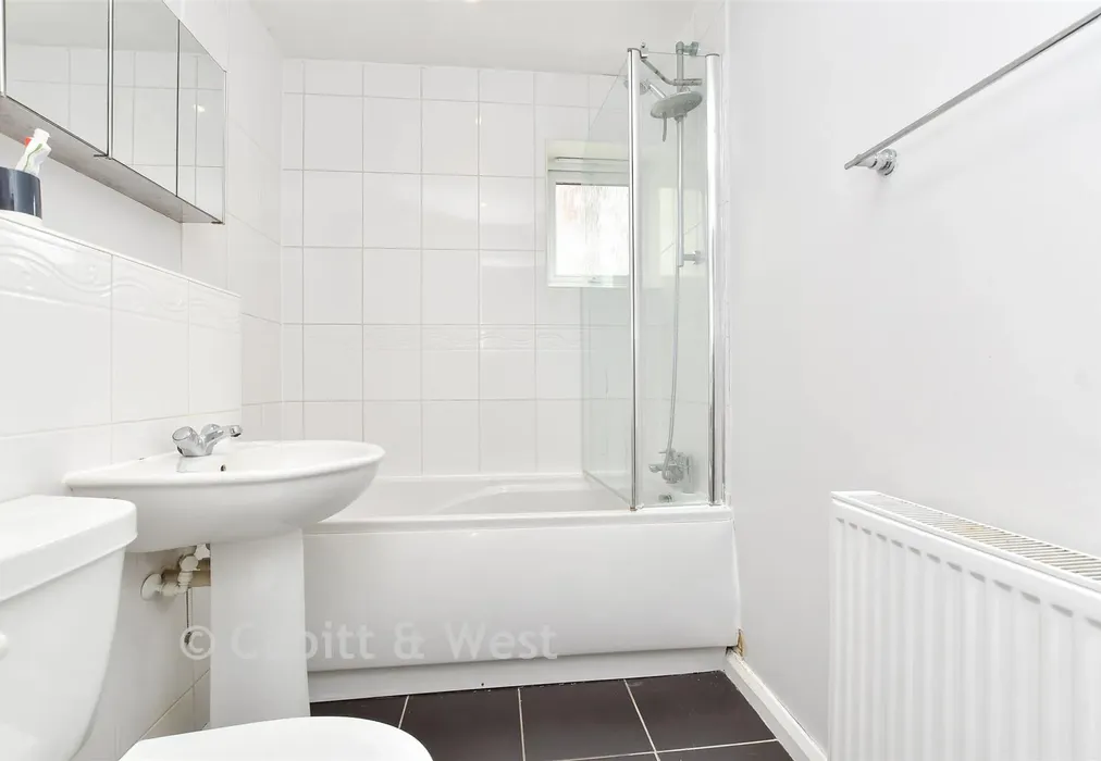 Bathroom - Canalside, Redhill, Surrey - Wards of Kent