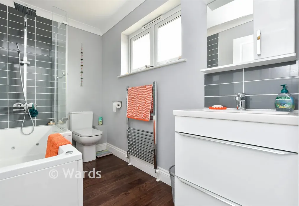 Bathroom - Southwood Road, Ramsgate, Kent - Wards of Kent