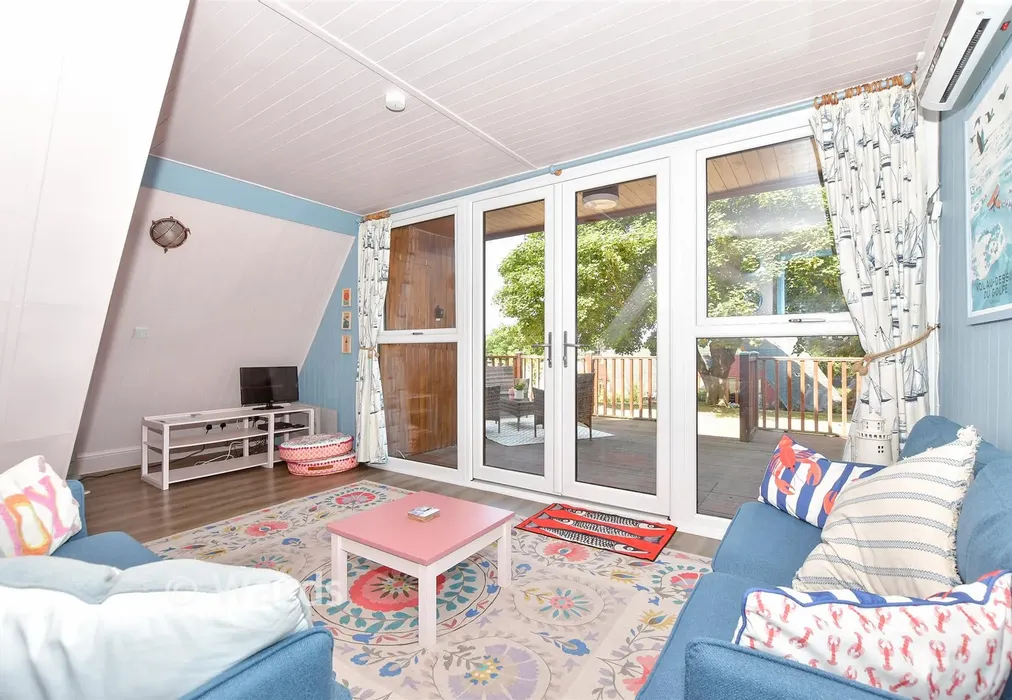 Lounge - Upper Street, Kingsdown, Deal, Kent - Wards of Kent