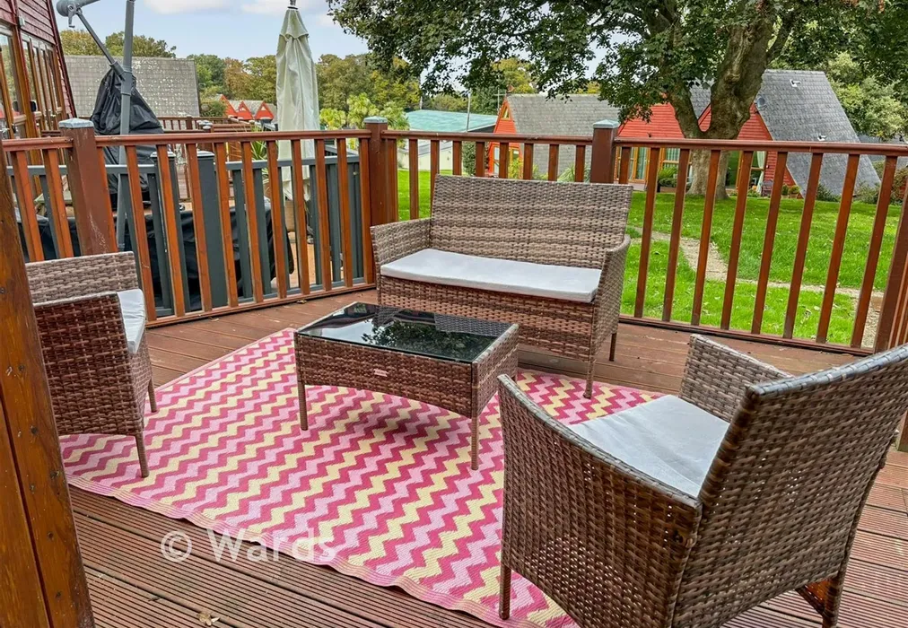 Decking - Upper Street, Kingsdown, Deal, Kent - Wards of Kent
