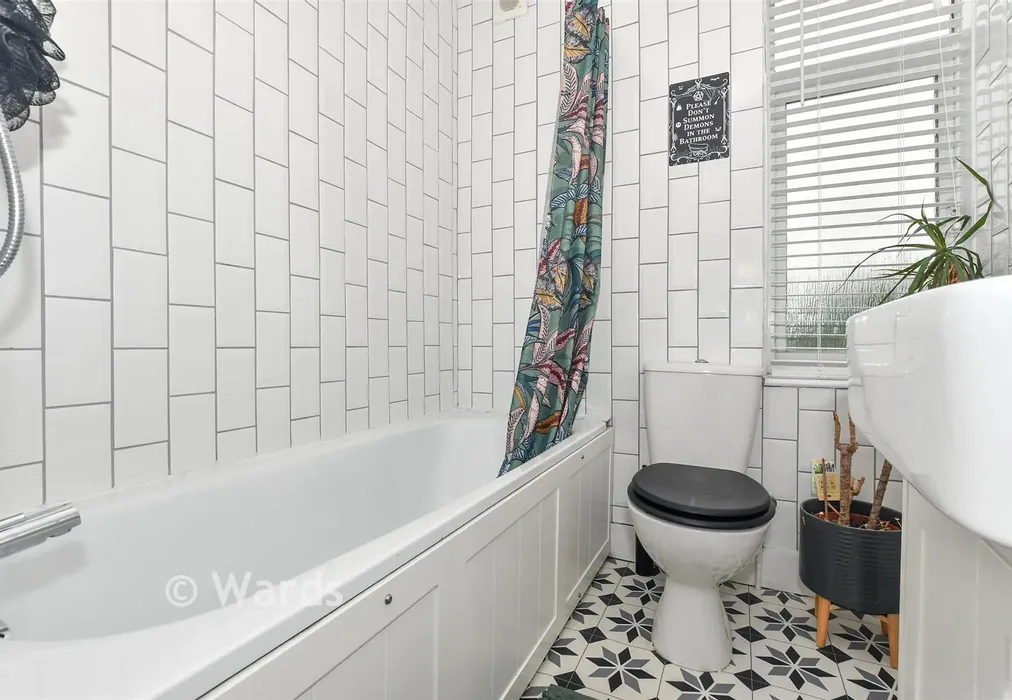 Bathroom - Dymchurch Road, Hythe, Kent - Wards of Kent