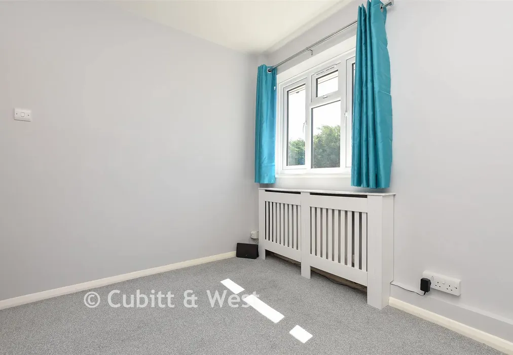 Bedroom 2 - Smallmead, Horley, Surrey - Wards of Kent