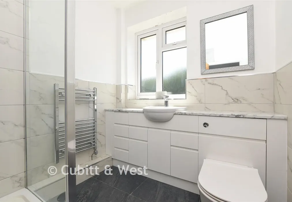 Shower Room - Smallmead, Horley, Surrey - Wards of Kent