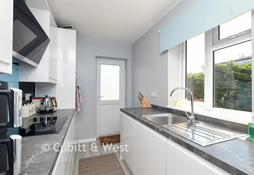 Kitchen - Smallmead, Horley, Surrey - Wards of Kent